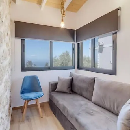 Delux 1 * Tsoukaládhes