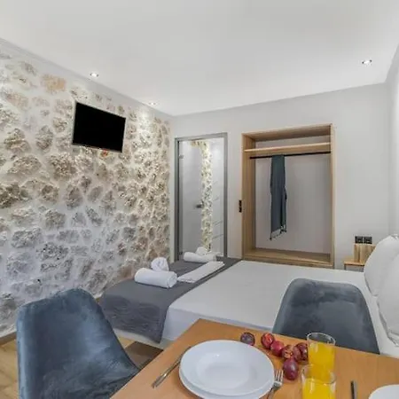 Delux 1 Tsoukaládhes